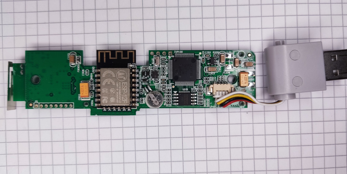 Geöffneter Hoymiles Datenstick